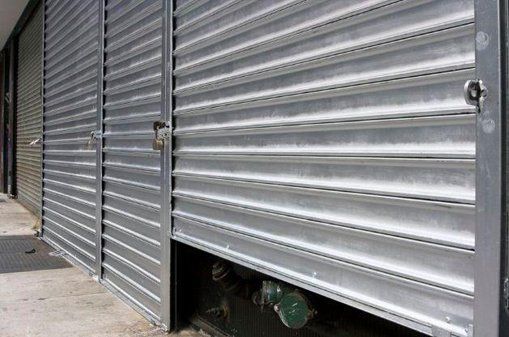 Aluminios Marfil puerta enrollable de aluminio
